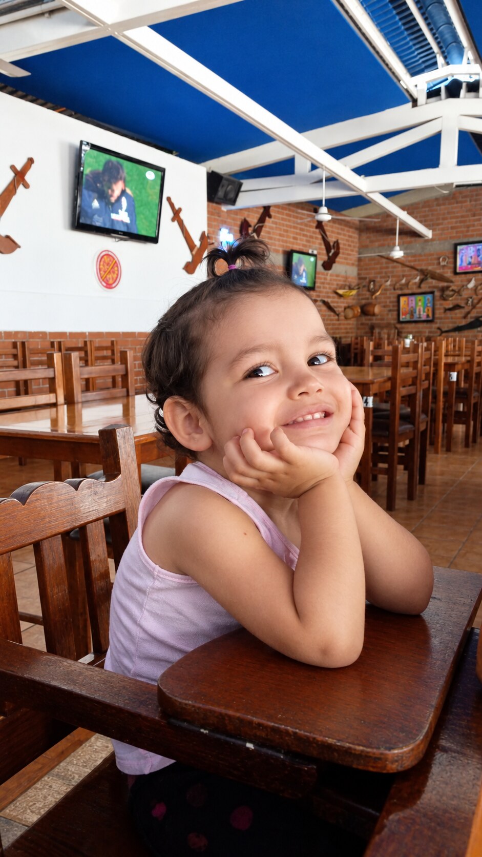 Mariana sonriendo en sus primeros años